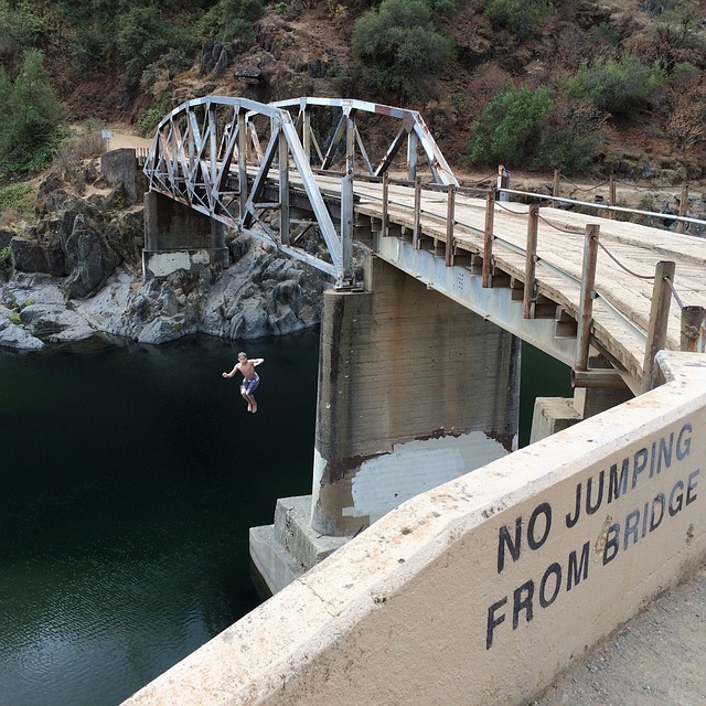 не прыгать с моста